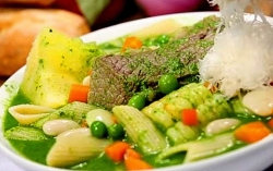 Menestrón, an Italian tradition in Peru